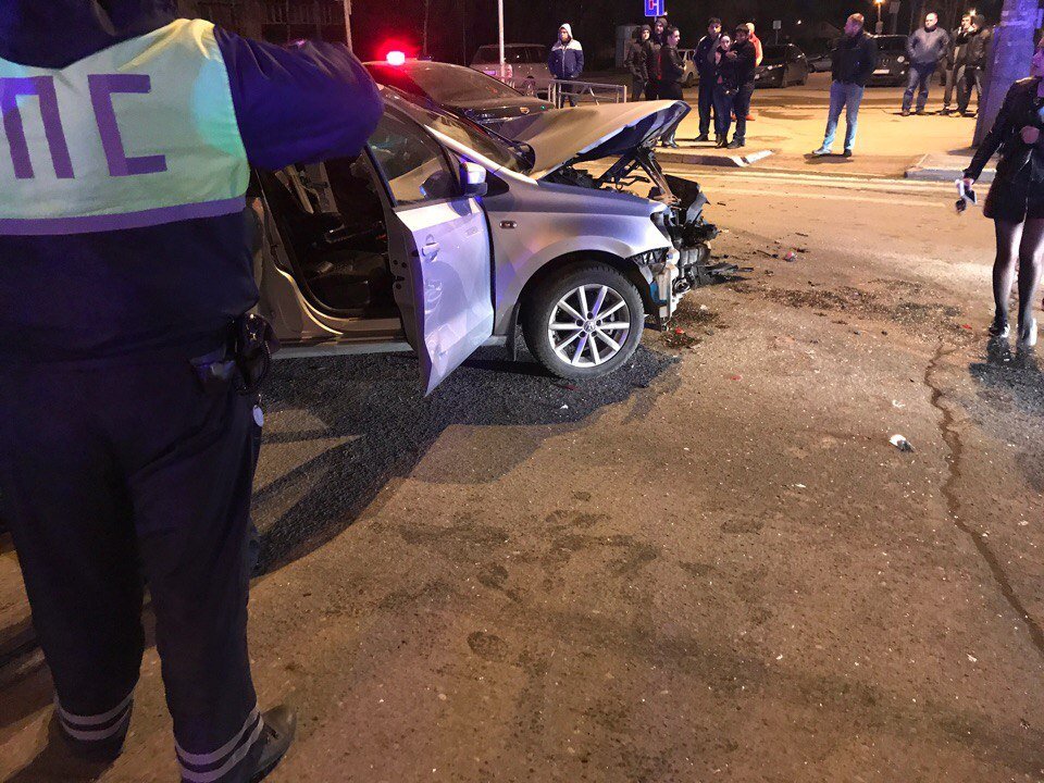 В Самаре пьяный водитель Volkswagen Polo уходил от экипажа ДПС и устроил ДТП