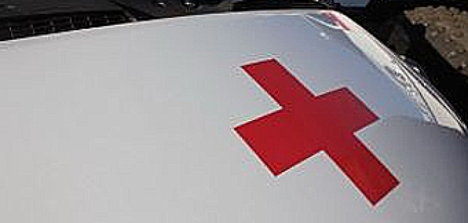 В Красноярске ночью пешеход не дошел до перехода и попал под машину