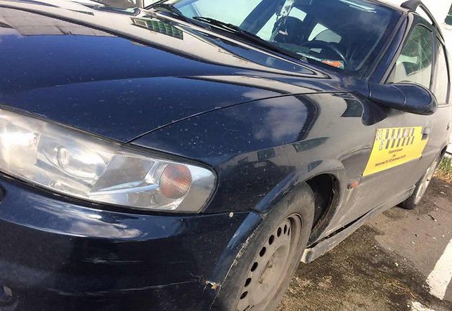 В Бресте пьяная пассажирка угнала такси из-за нехватки денег и попала в ДТП