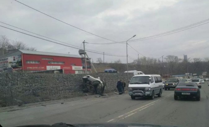 Во Владивостоке в ДТП разбилась Toyota RAV4 (2).jpg