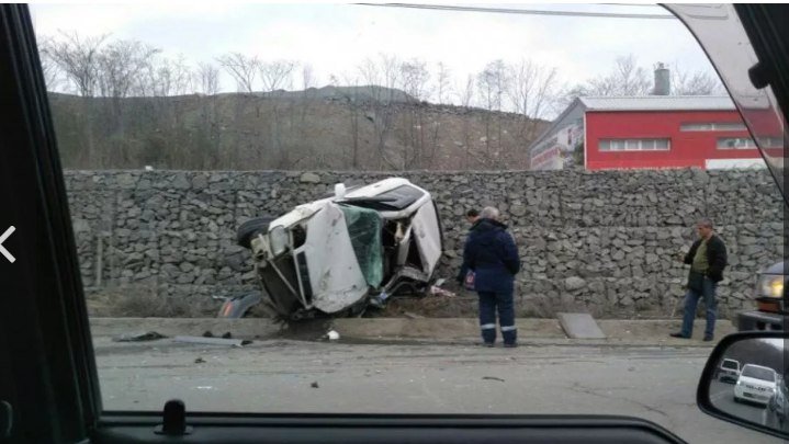 Во Владивостоке в ДТП разбилась Toyota RAV4 (1).jpg