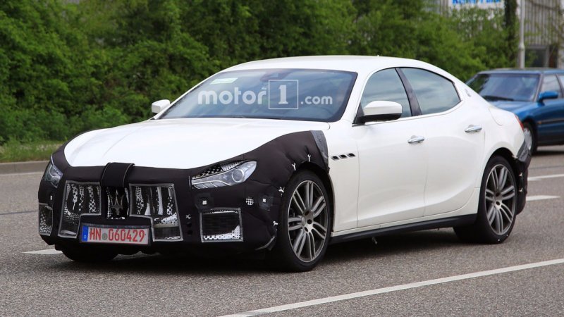 В Сети появились шпионские фото нового Maserati Ghibli (1).jpg