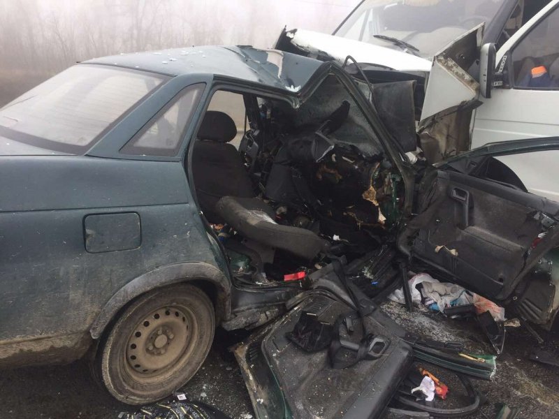 В ДТП с грузовиком под Саратовом погибли трое взрослых и ребенок (3).jpg