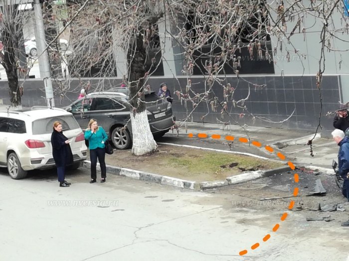 В Саратове женщина за рулем Lexus перепутала педали и устроила ДТП (2).jpg