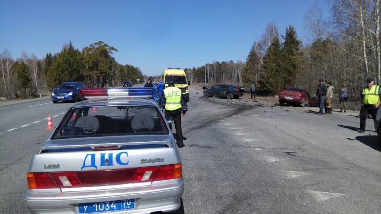 В ДТП с тремя автомобилями под Томском погиб водитель ВАЗа В ДТП с тремя автомобилями под Томском погиб водитель ВАЗа.jpg