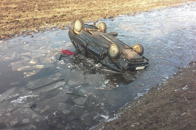 В Татарстане погиб молодой водитель перевернувшегося автомобиля В Татарстане погиб молодой водитель перевернувшегося автомобиля (2).jpg