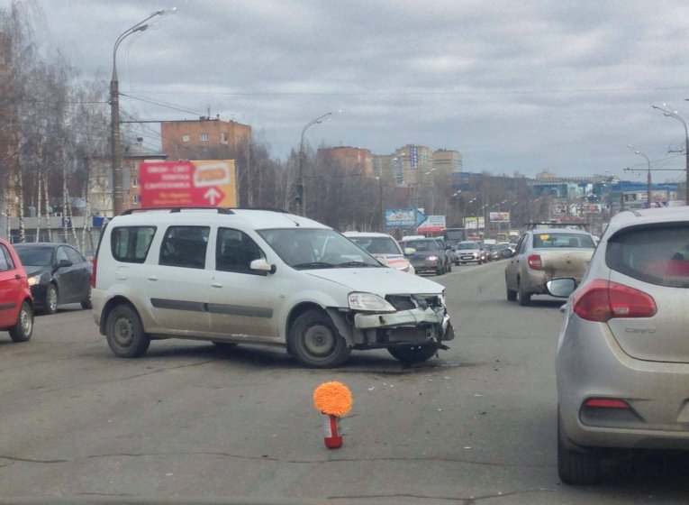 «Скорая» с беременной попала в ДТП в Ижевске.jpg