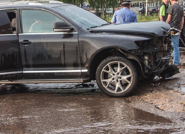 Под Ростовом при резком повороте машины выпала пассажирка – женщина погибла.jpg