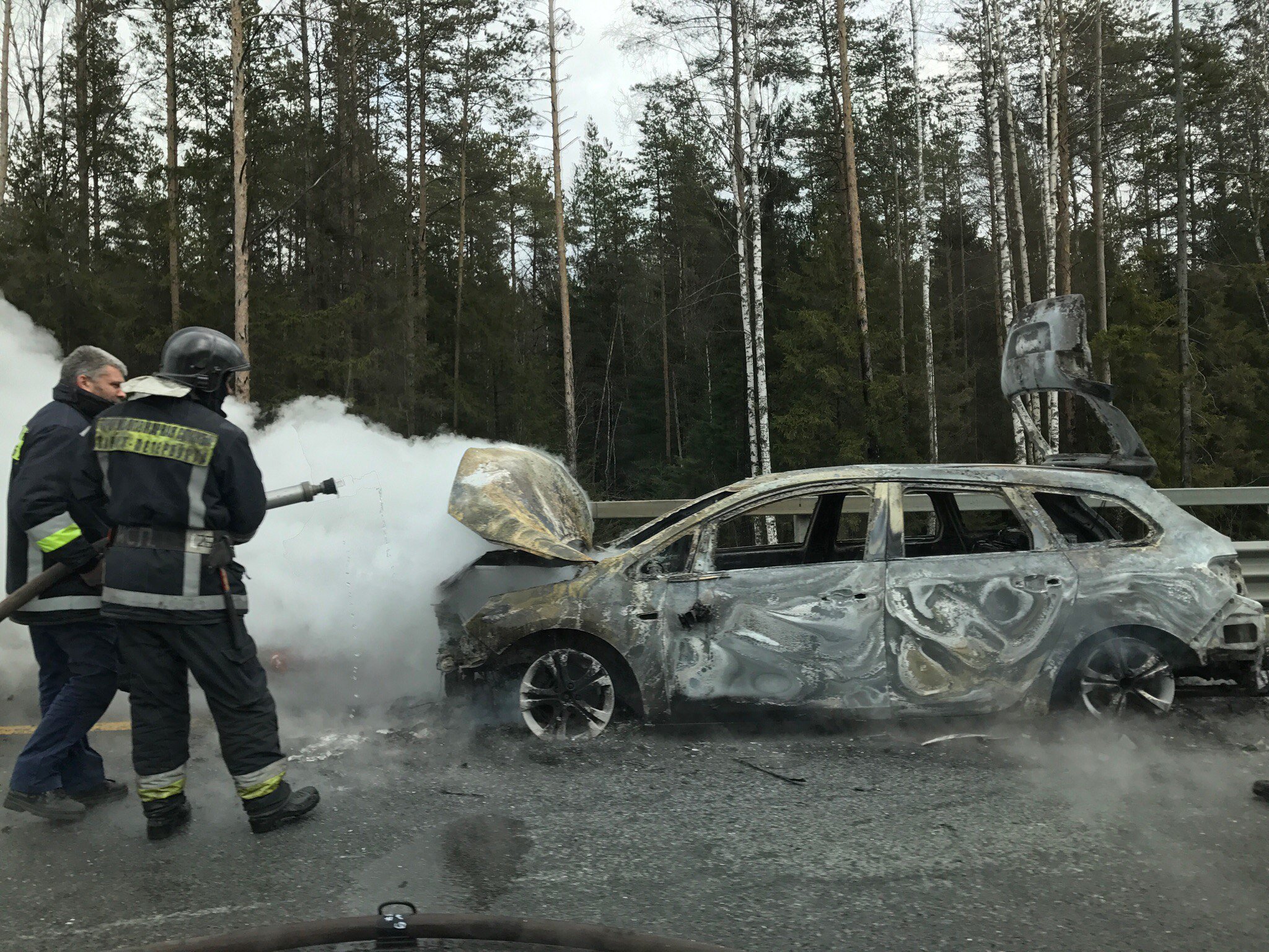 На ЗСД после аварии сгорел автомобиль (2).jpg