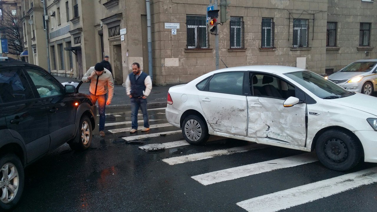 В ДТП на Малоохтинском проспекте в Петербурге пострадали женщина и ребенок В ДТП на Малоохтинском проспекте в Петербурге пострадали женщина и ребенок (3).jpg