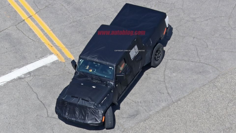Снимки нового поколения пикапа Jeep Wrangler попали в Сеть (1).jpg