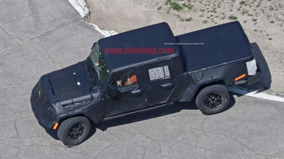 Снимки нового поколения пикапа Jeep Wrangler попали в Сеть (5).jpg