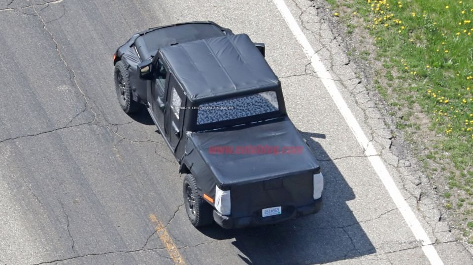 Снимки нового поколения пикапа Jeep Wrangler попали в Сеть (2).jpg