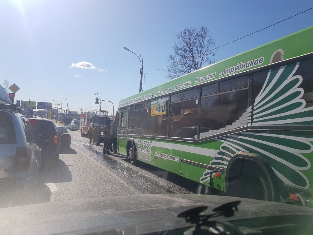 Фура врезалась в пассажирский автобус под Петербургом (2).jpg
