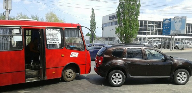 В Саратове 5-летний мальчик сломал ногу в ДТП с автобусом В Саратове 5-летний мальчик сломал ногу в ДТП с автобусом.jpg