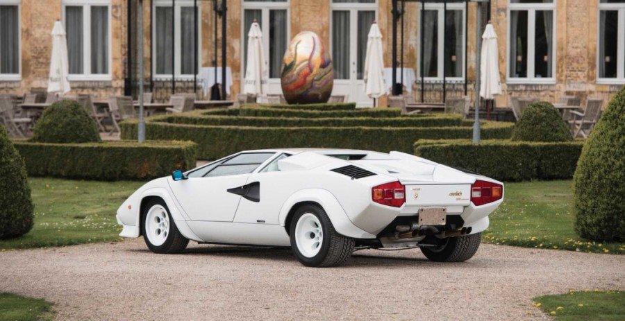 Lamborghini Countach 5000 с золотыми вставками продадут на аукционе (8).jpg