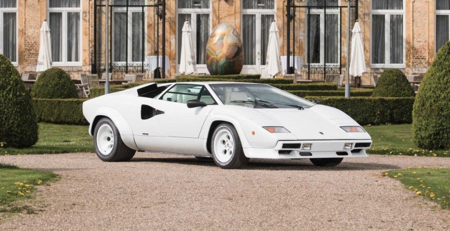 Lamborghini Countach 5000 с золотыми вставками продадут на аукционе (12).jpg