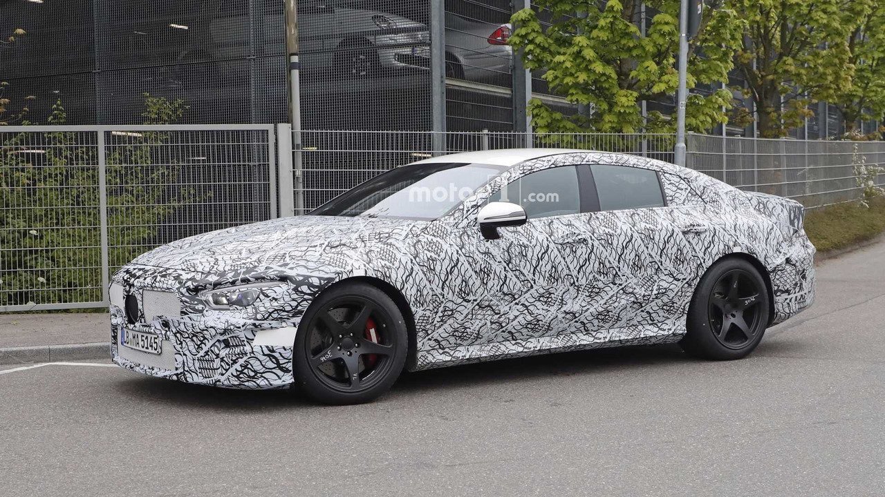 На тестах снова замечен седан Mercedes-AMG GT (2).jpg