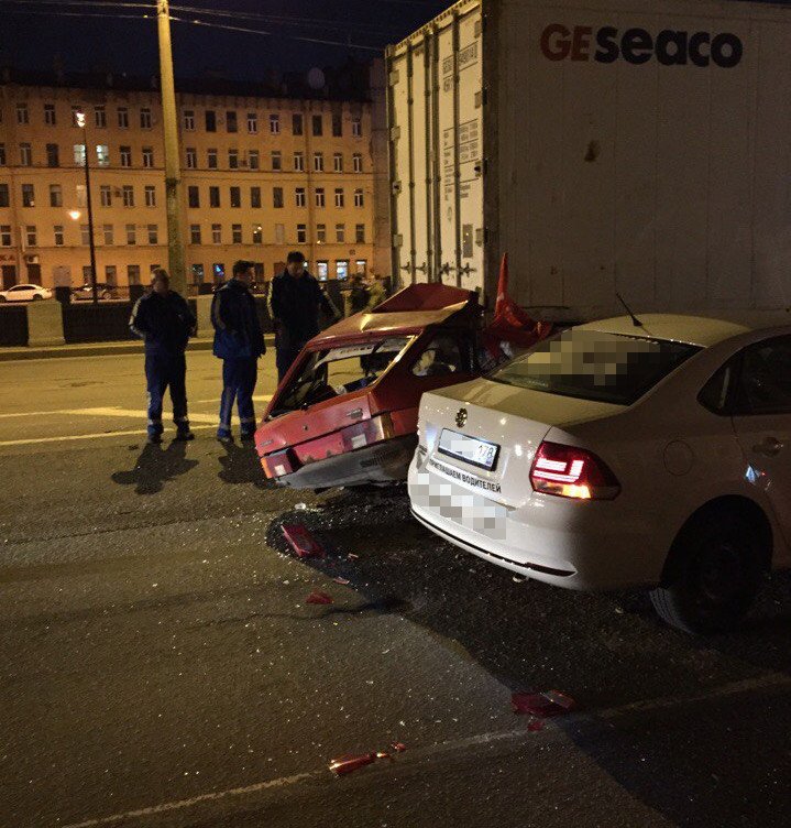 В ДТП на Обводном в Петербурге погиб водитель ВАЗа В ДТП на Обводном в Петербурге погиб водитель ВАЗа (1).JPG
