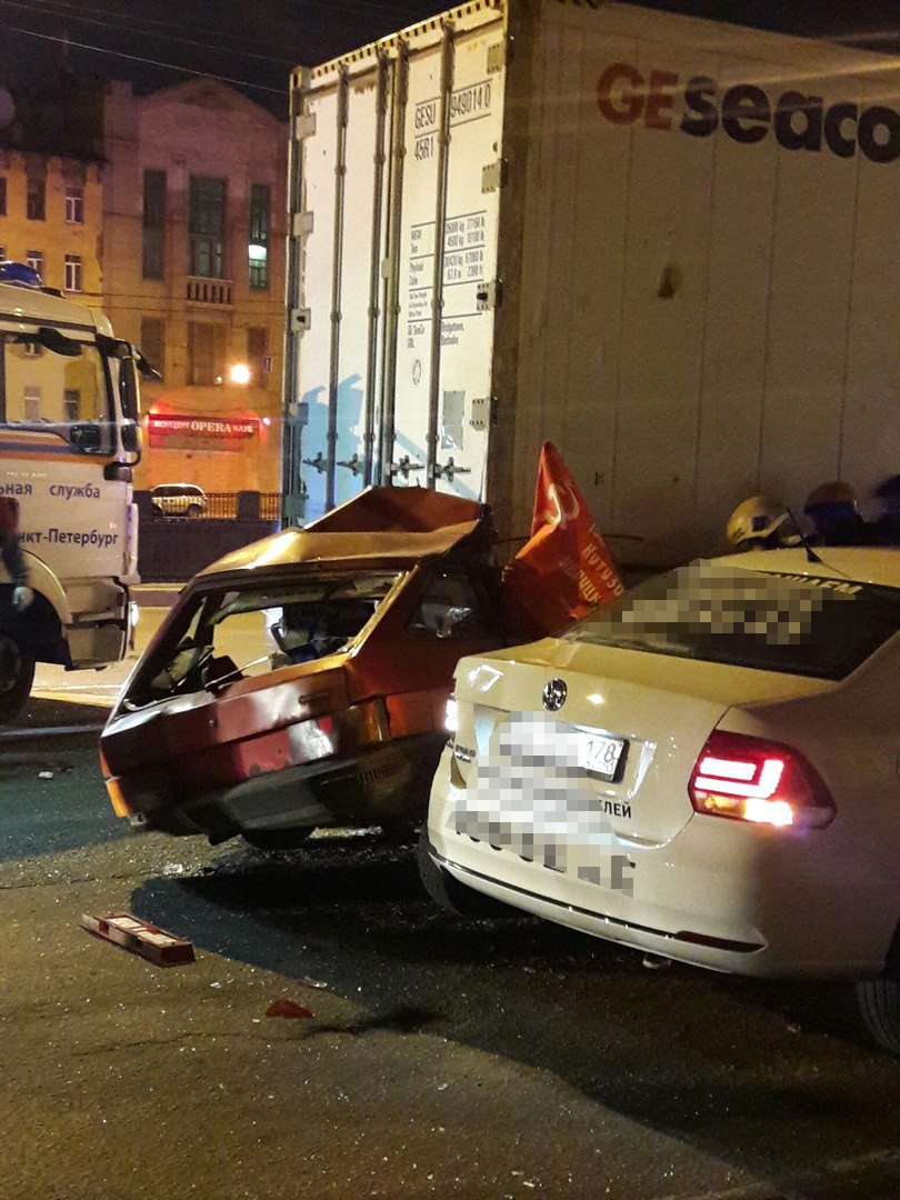 В ДТП на Обводном в Петербурге погиб водитель ВАЗа В ДТП на Обводном в Петербурге погиб водитель ВАЗа (4).JPG