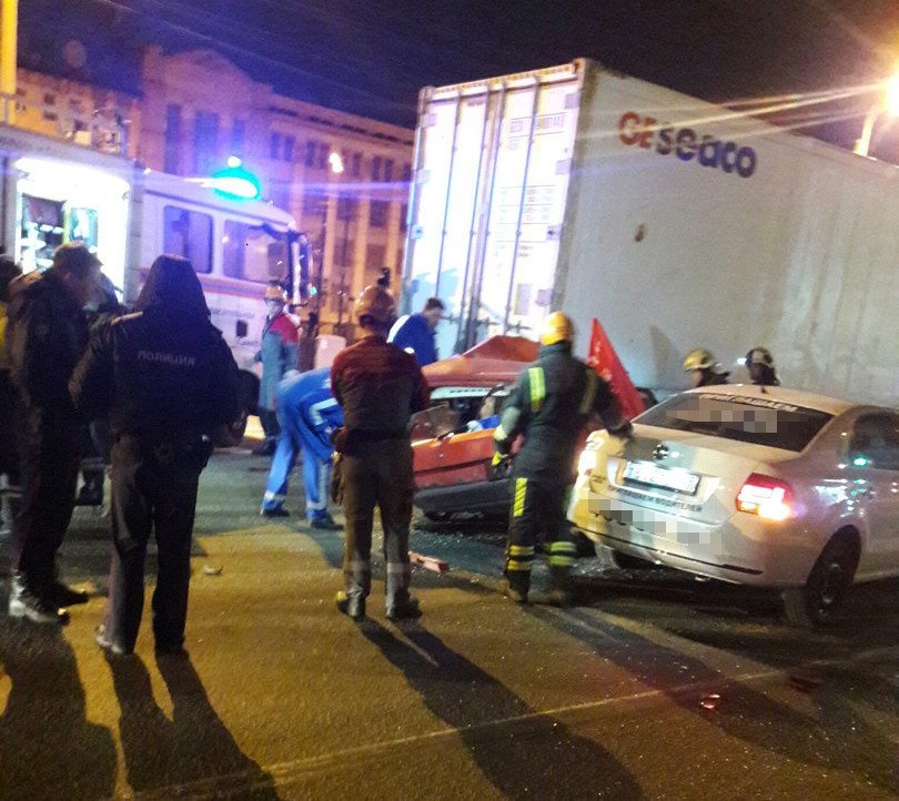 В ДТП на Обводном в Петербурге погиб водитель ВАЗа В ДТП на Обводном в Петербурге погиб водитель ВАЗа (5).jpg