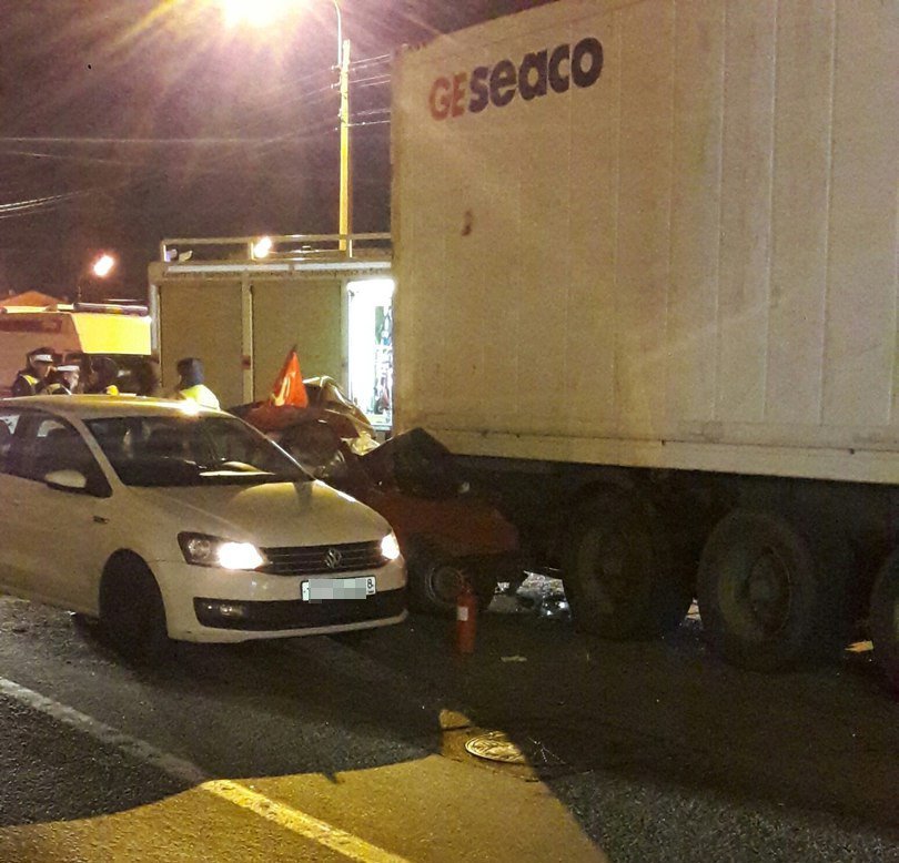 В ДТП на Обводном в Петербурге погиб водитель ВАЗа В ДТП на Обводном в Петербурге погиб водитель ВАЗа (3).JPG