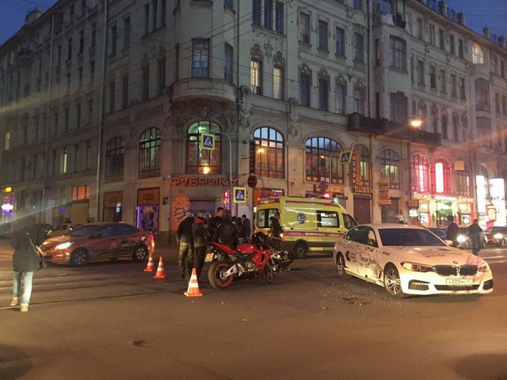 В Петербурге в ДТП серьезно пострадала мотоциклистка (1).jpg