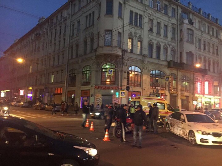 В Петербурге в ДТП серьезно пострадала мотоциклистка (3).jpg