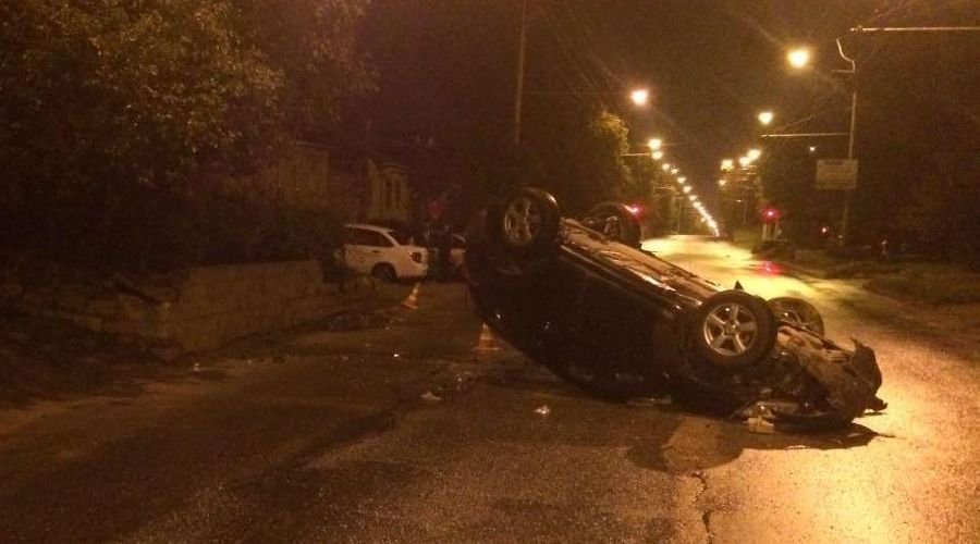 В Ставрополе в перевернувшейся иномарке пострадала женщина В Ставрополе в перевернувшейся иномарке пострадала женщина.jpg