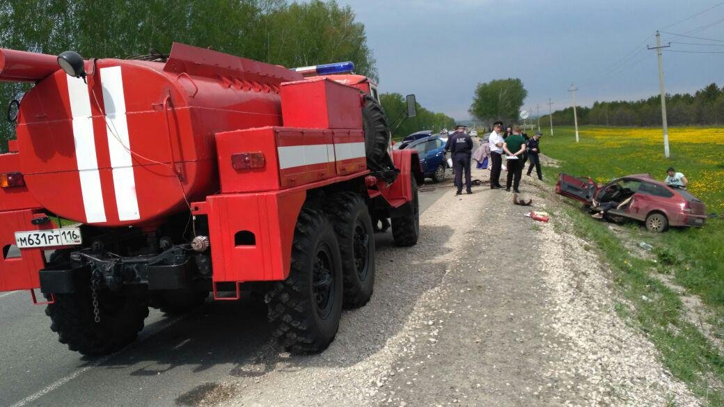 В Лаишевском районе в тройном ДТП погибли два человека (3).jpg