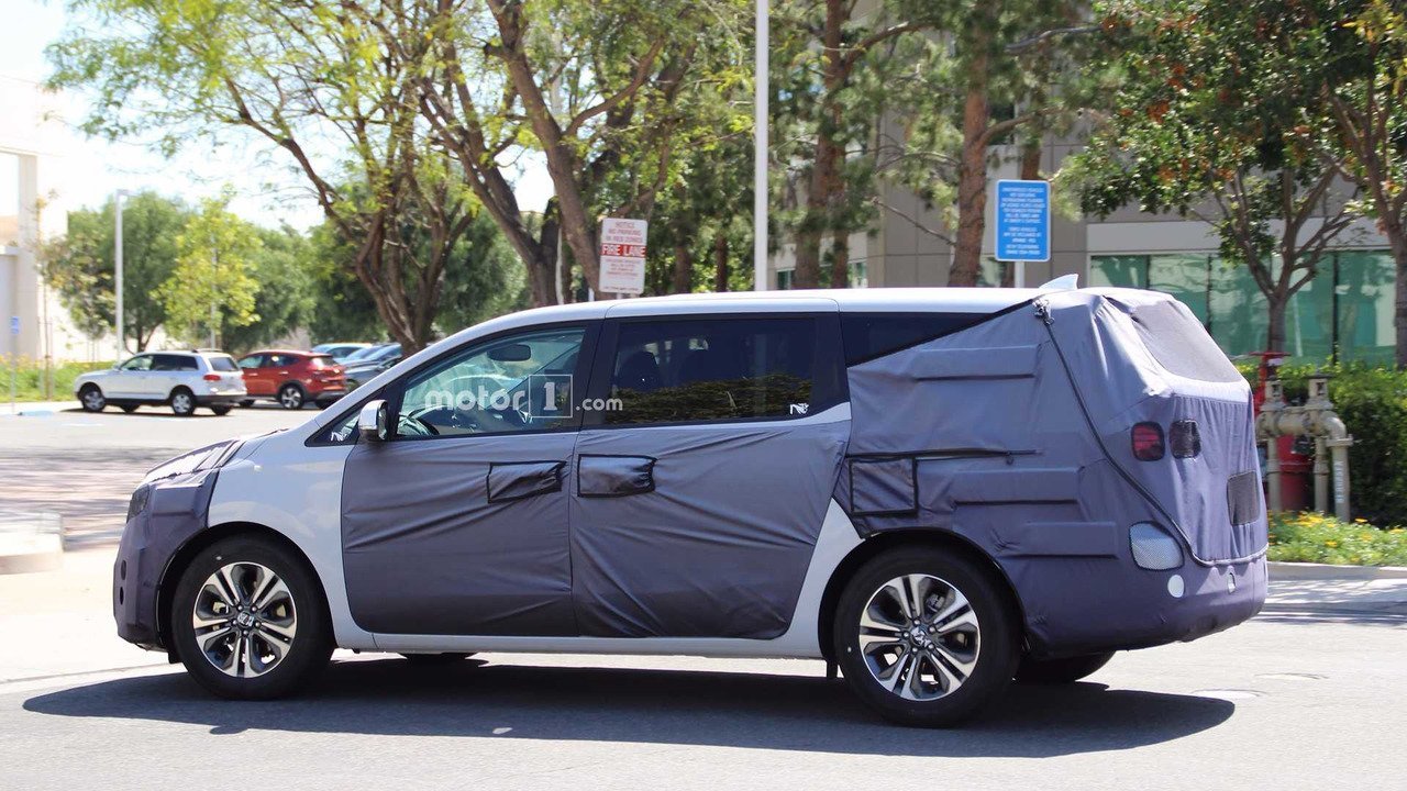 Новый KIA Sedona заснят на тестах в Калифорнии Новый KIA Sedona заснят на тестах в Калифорнии (2).jpg