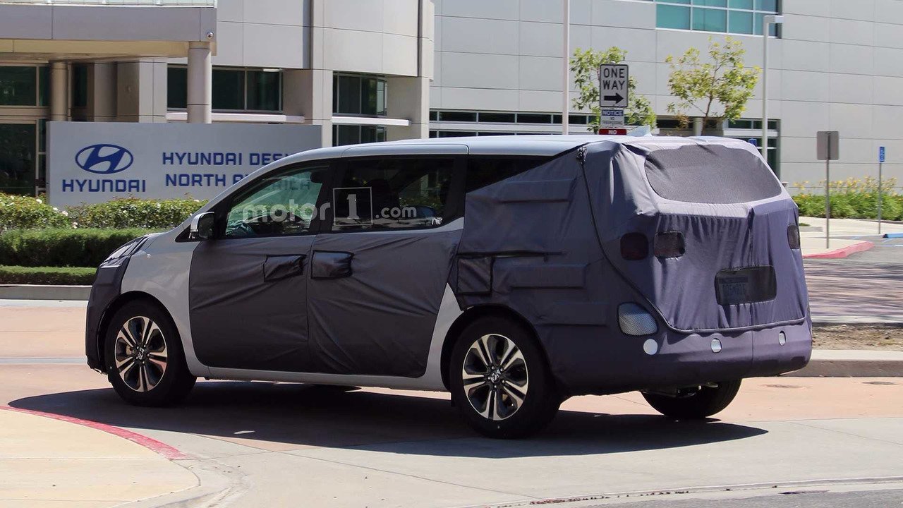 Новый KIA Sedona заснят на тестах в Калифорнии Новый KIA Sedona заснят на тестах в Калифорнии (3).jpg