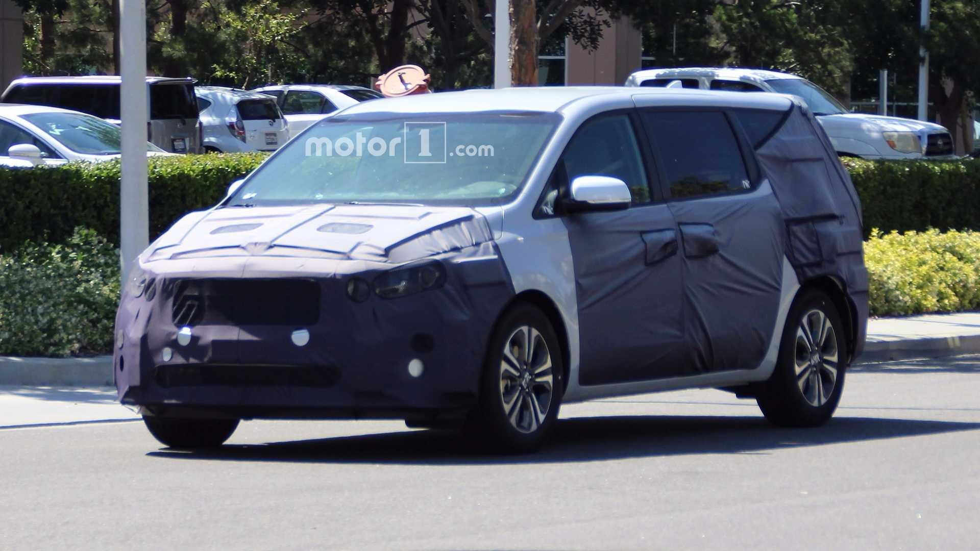 Новый KIA Sedona заснят на тестах в Калифорнии Новый KIA Sedona заснят на тестах в Калифорнии (1).jpg
