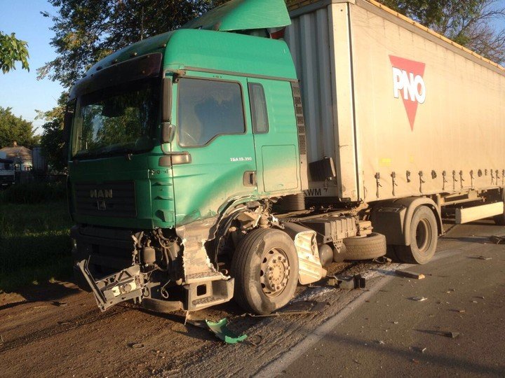 В Новокубанском районе в ДТП опрокинулся бензовоз (2).jpg