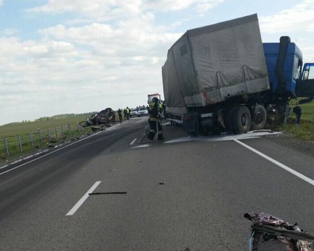 В Алтайском крае в ДТП погибли два человека.jpg