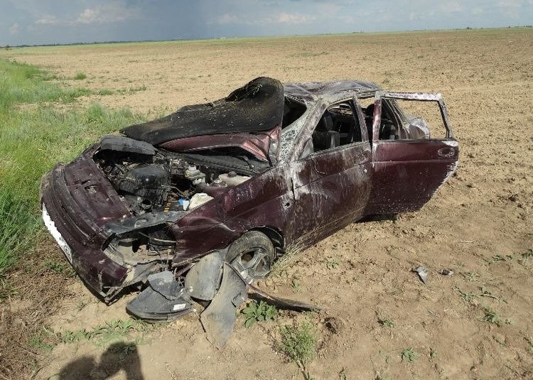 На Ставрополье в перевернувшейся «Приоре» погиб пассажир На Ставрополье в перевернувшейся «Приоре» погиб пассажир.jpeg