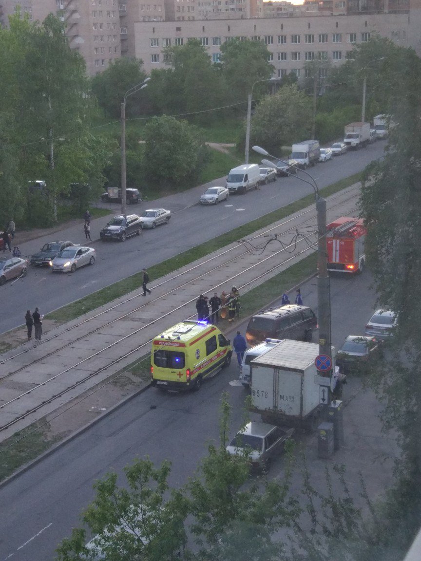 В Петербурге на Купчинской улице насмерть сбили женщину В Петербурге на Купчинской улице насмерть сбили женщину (1).jpg