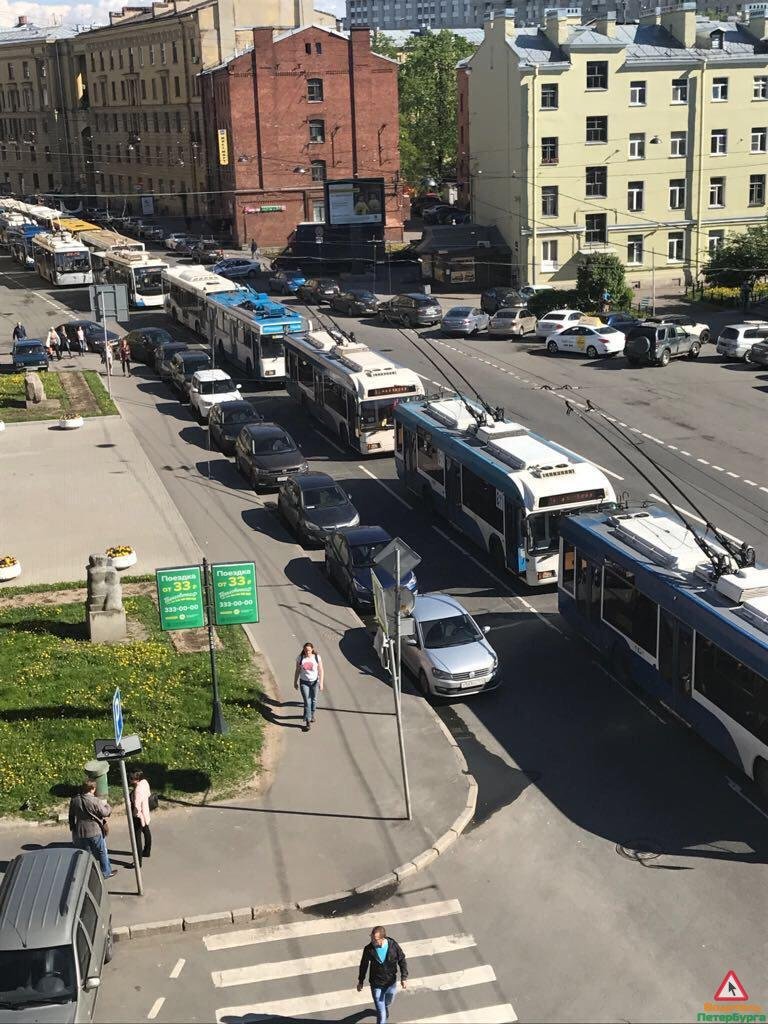 Мотоциклист пострадал в массовом ДТП в Петербурге Мотоциклист пострадал в массовом ДТП в Петербурге (1).jpg