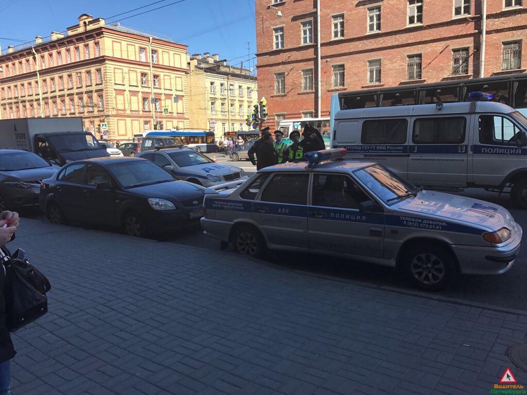 Мотоциклист пострадал в массовом ДТП в Петербурге Мотоциклист пострадал в массовом ДТП в Петербурге (3).jpg