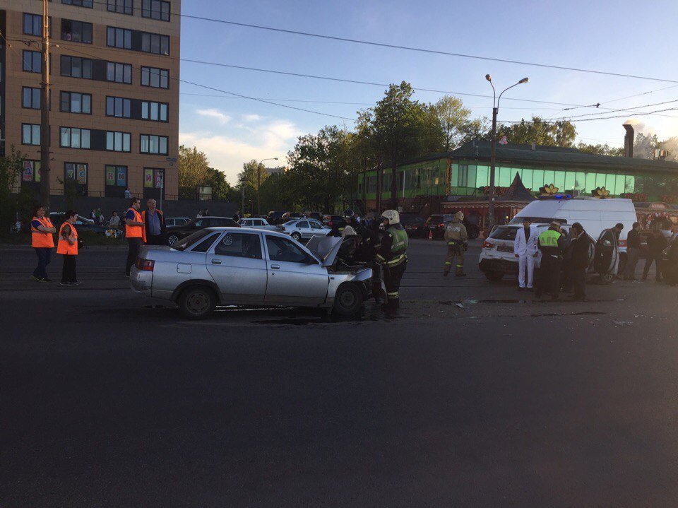 ДТП на проспекте Обуховской обороны в Петербурге ДТП на проспекте Обуховской обороны в Петербурге (2).jpg