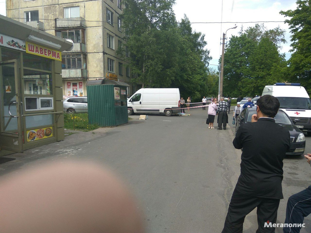 В Петербурге фургон насмерть задавил двухлетнего ребенка В Петербурге фургон насмерть задавил двухлетнего ребенка (2).jpg