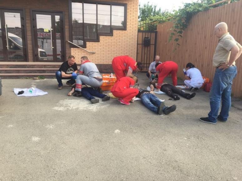 В Краснодаре машина врезалась в столб погибли три человека (2).jpg