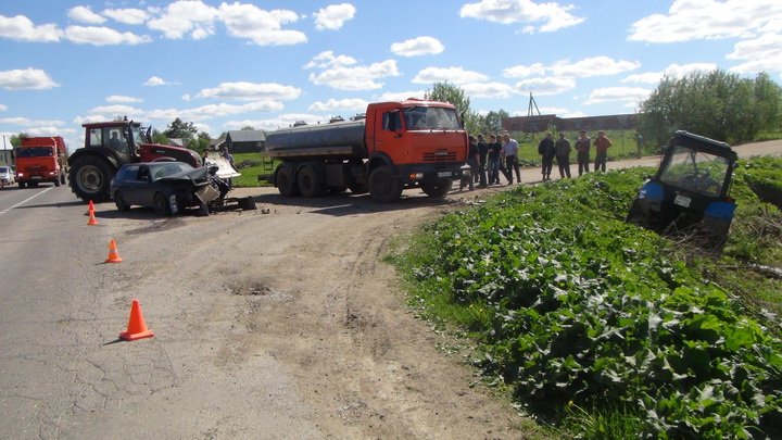 В Грязовецком районе в ДТП погиб тракторист В Грязовецком районе в ДТП погиб тракторист (6).JPG