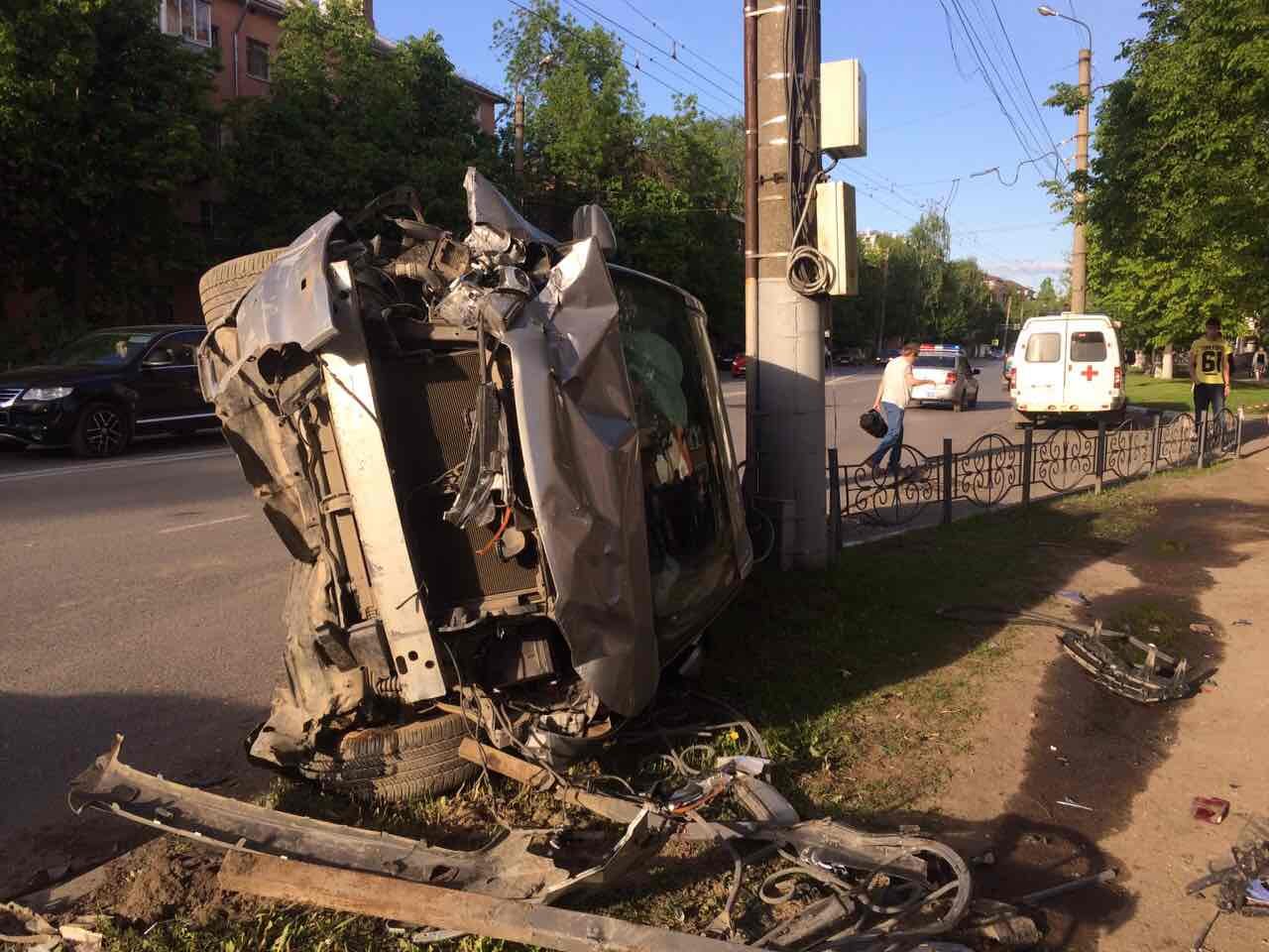 В страшном ДТП в Иванове погибла девушка и пострадал ребенок В страшном ДТП в Иванове погибла девушка и пострадал ребенок (4).jpg