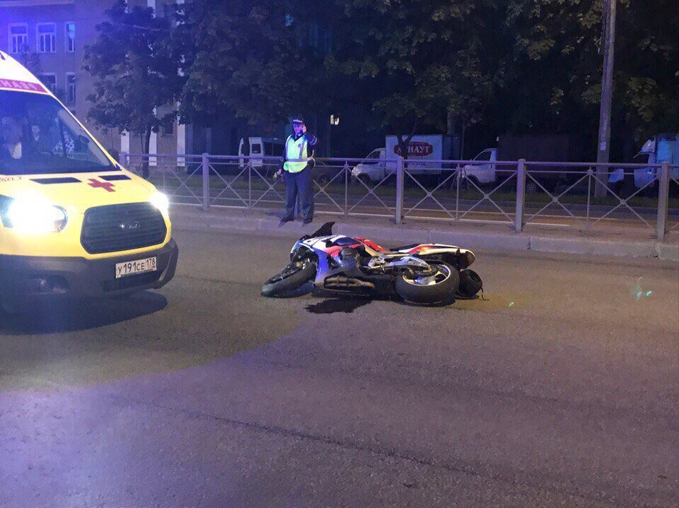 Мотоциклист погиб в результате ДТП на Заневском проспекте в Петербурге Мотоциклист погиб в результате ДТП на Заневском проспекте в Петербурге (1).JPG
