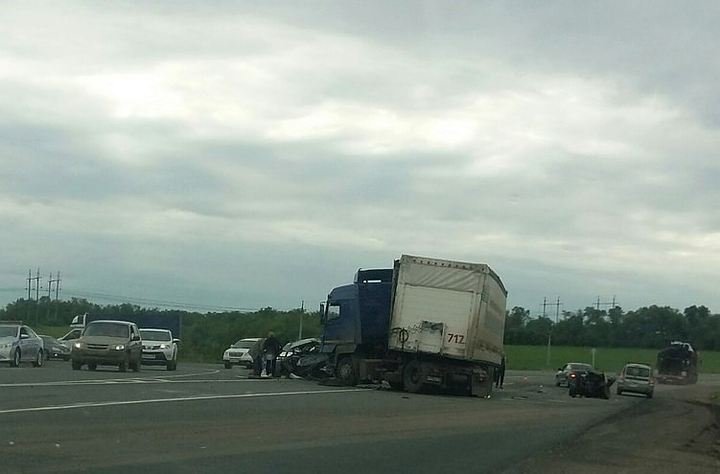 В ДТП с фурой под Самарой погибли два человека В ДТП с фурой под Самарой погибли два человека.jpg