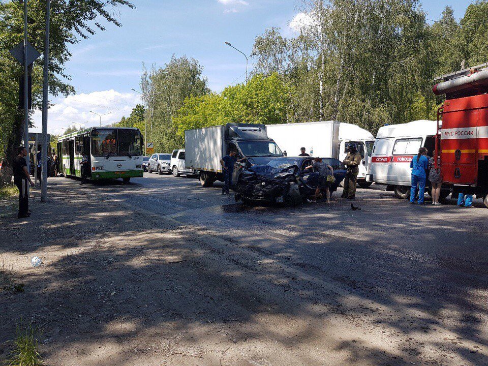 Пять человек пострадали в ДТП в Тюмени Пять человек пострадали в ДТП в Тюмени (2).jpg