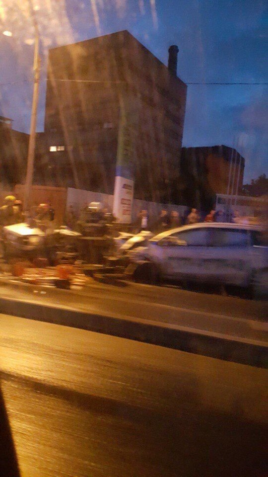 В ДТП в Петербурге на Октябрьской набережной погиб молодой водитель В ДТП в Петербурге на Октябрьской набережной погиб молодой водитель (4).jpg