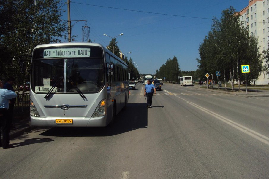 В Тобольске маршрутка насмерть сбила девочку В Тобольске маршрутка насмерть сбила девочку (1).jpg