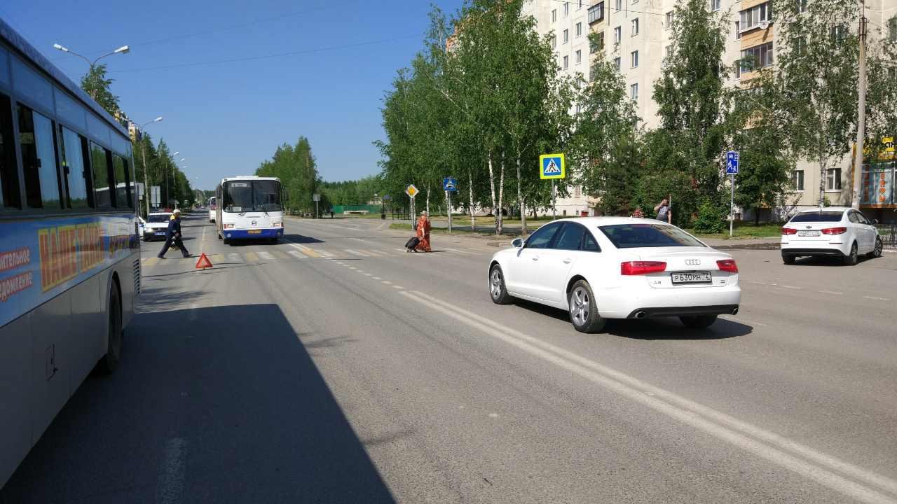 В Тобольске маршрутка насмерть сбила девочку В Тобольске маршрутка насмерть сбила девочку (2).jpg